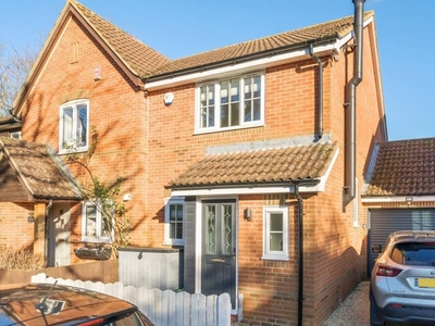 2 Bed House For Sale in The Meadows, Aylesbury, HP22 - 5305358