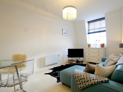 2 bedroom apartment for rent in Empire House, Cardiff Bay, CF10