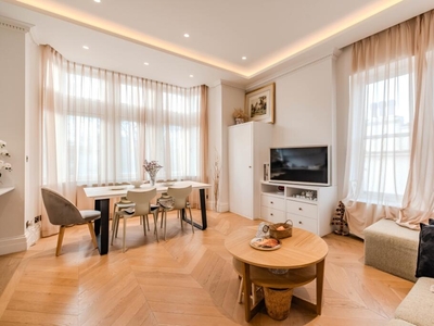 2 bedroom apartment for rent in Palace Court, London W2