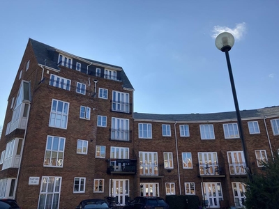 2 bedroom apartment for rent in Sovereigns Quay, Bedford,, MK40