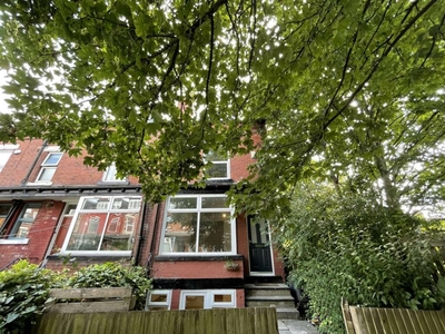 2 bedroom end of terrace house for rent in Stanmore View , Burley, , LS4