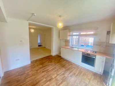 2 bedroom flat for rent in Charnwood Grove, Nottingham, NG2