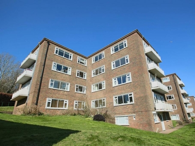 2 bedroom flat for rent in Dyke Road Avenue, Hove, BN3