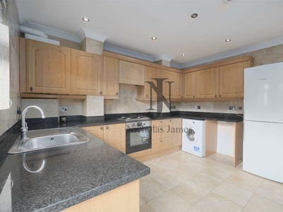 2 bedroom flat for rent in Grovelands Court Chase Road, London N14