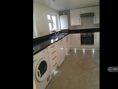2 bedroom flat for rent in Merton High Street, Wimbledon / Colliers Wood, SW19