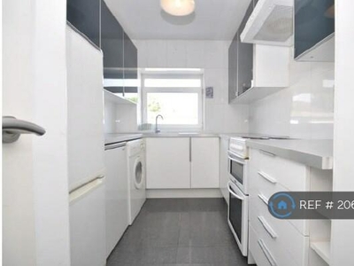 2 bedroom flat for rent in Morden Road, London, SW19