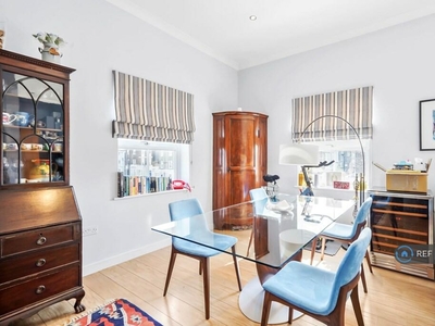 2 bedroom flat for rent in Northpoint Square, London, NW1
