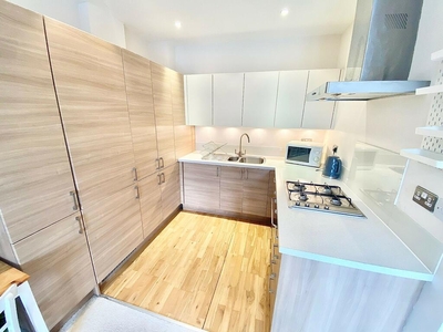 2 bedroom flat for rent in Pemberton Court, South Woodford, E18