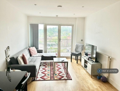 2 bedroom flat for rent in Trident Point, Harrow, HA1