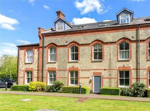 2 Bedroom Flat For Sale In Abbots Langley, Hertfordshire