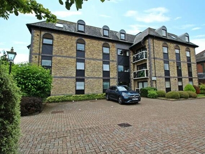 2 Bedroom Flat For Sale In Chichester, West Sussex