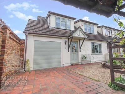 2 bedroom semi-detached house for sale Canvey Island, SS8 8EX