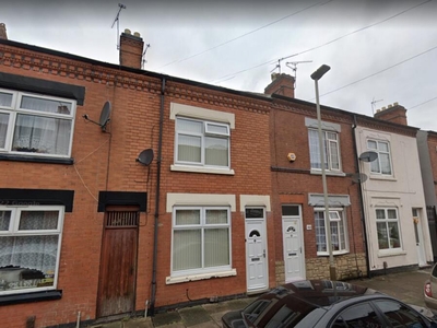 2 bedroom terraced house for rent in Trafford Road, Leicester, LE5