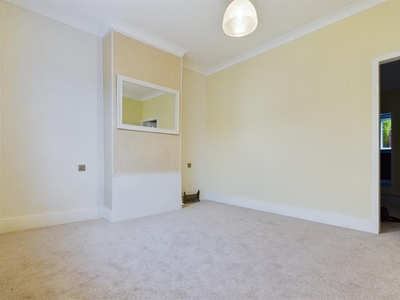 2 bedroom terraced house for rent in Winchester Road, Town Centre, Basingstoke, RG21