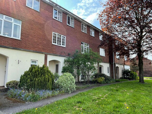 2 Bedroom Town House For Rent In Cheshire