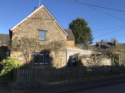 3 Bed Cottage For Sale in Woodford Halse, Northamptonshire, NN11 - 5332563