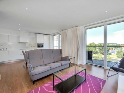 3 bedroom apartment for rent in Tizzard Grove, London, SE3