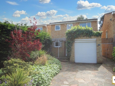 3 bedroom detached house for rent in Winchester Road, Bromley, BR2