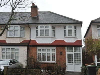 3 bedroom end of terrace house for rent in Arcadian Gardens, Wood Green, London, N22