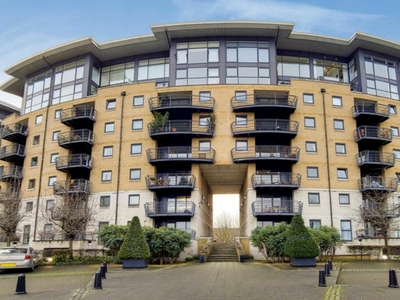 3 bedroom flat for rent in Greenfell Mansions, London, SE8