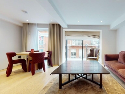 3 bedroom flat for rent in Maddox Street, London, W1S