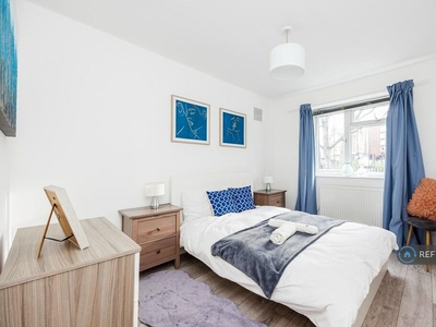 3 bedroom flat for rent in Wenlock Court, London, N1