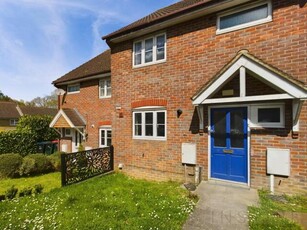 3 Bedroom Link Detached House For Rent In Crawley