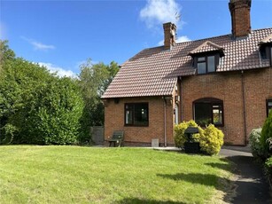 3 Bedroom Semi-detached House For Rent In Taunton, Somerset