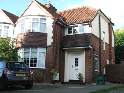 3 bedroom semi-detached house for rent in Thorpe Road, NR1