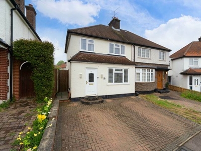 3 bedroom semi-detached house for sale Watford, WD24 6RZ