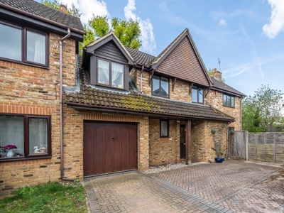 4 Bed House For Sale in Knaphill, Woking, GU21 - 5410971