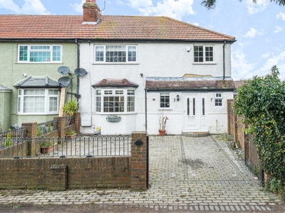 4 Bed House To Rent in Staines-Upon-Thames, Surrey, TW19 - 680