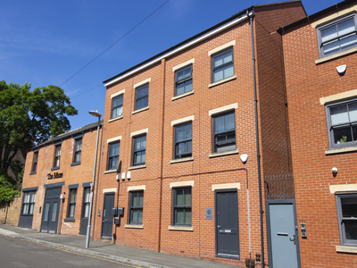 4 bedroom flat for rent in 268a, North Sherwood Street, Nottingham, NG1 4EN, NG1