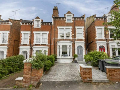 4 bedroom semi-detached house for rent in Cromwell Avenue, Highgate, N6