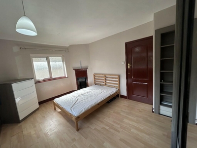4 bedroom semi-detached house for rent in Flintham Drive, Nottingham, Nottinghamshire, NG5