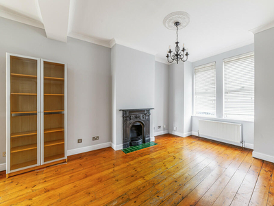 4 bedroom terraced house for rent in Junction Road, Ealing, W5