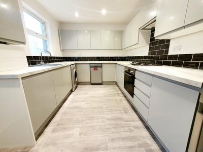 4 bedroom terraced house for rent in Williamson Street, Holloway, N7