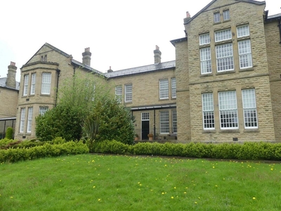 4 bedroom town house for rent in Aysgarth Court, Clifford Drive, Menston, LS29