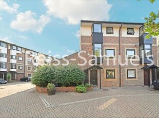 5 Bedroom Semi-detached House For Rent In Canary Wharf,london