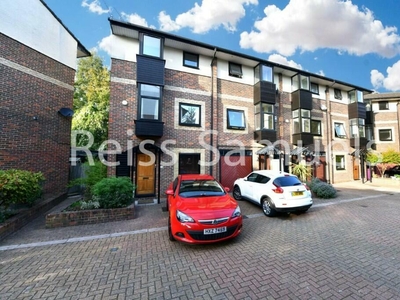 5 bedroom town house for rent in Barnfield Place, Canary Wharf, Isle of dogs, London, E14