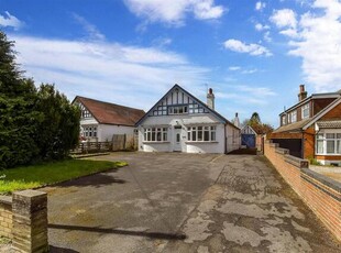 6 Bedroom Chalet For Sale In Chatham