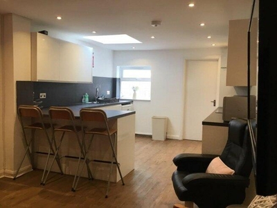 6 bedroom house share for rent in Heeley Road, B29
