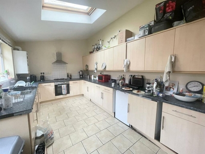 6 bedroom terraced house for rent in **£115pppw exc bills** Kimbolton Avenue , Lenton, NG7 1PT - UON, NG7