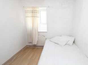 House Share For Rent In Devons Road, Bromley By Bow