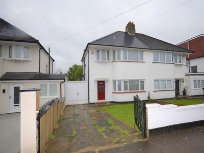 Semi-detached House to rent - Woolacombe Road, London, SE3