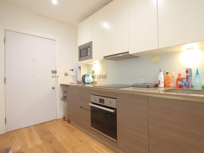 Studio apartment for rent in Central House, Lampton Road, Hounslow, TW3