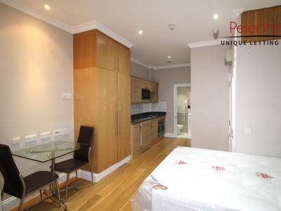 Studio apartment for rent in Greencroft Gardens, South Hampstead, NW6