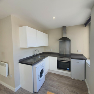 Studio flat for rent in 201 Sunbridge Road, Bradford, West Yorkshire, BD1