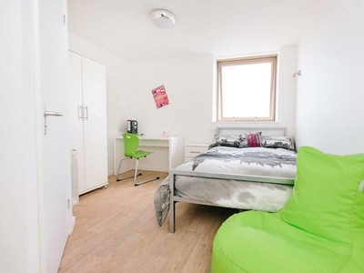 Studio flat for rent in Bank Holiday Weekend Offer!, BH1