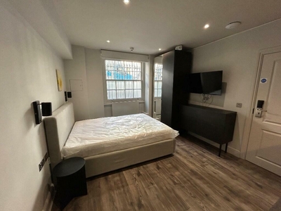 Studio flat for rent in Inverness Terrace, London, W2